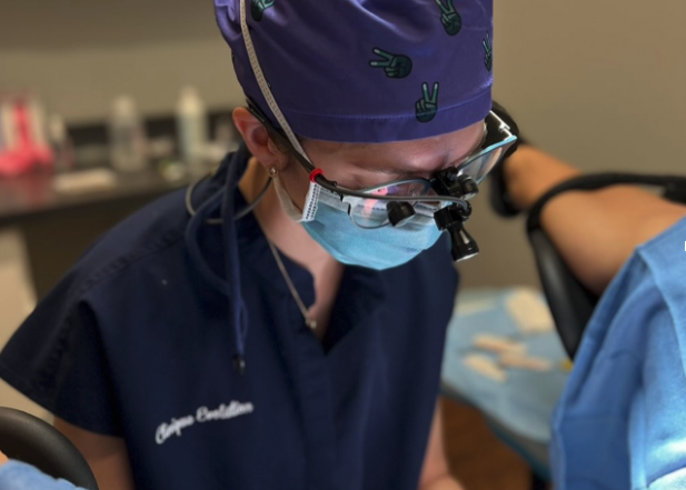 Dr Genevieve F-Caron performing a labiaplasty surgery, at Clinique Evolution in Montreal